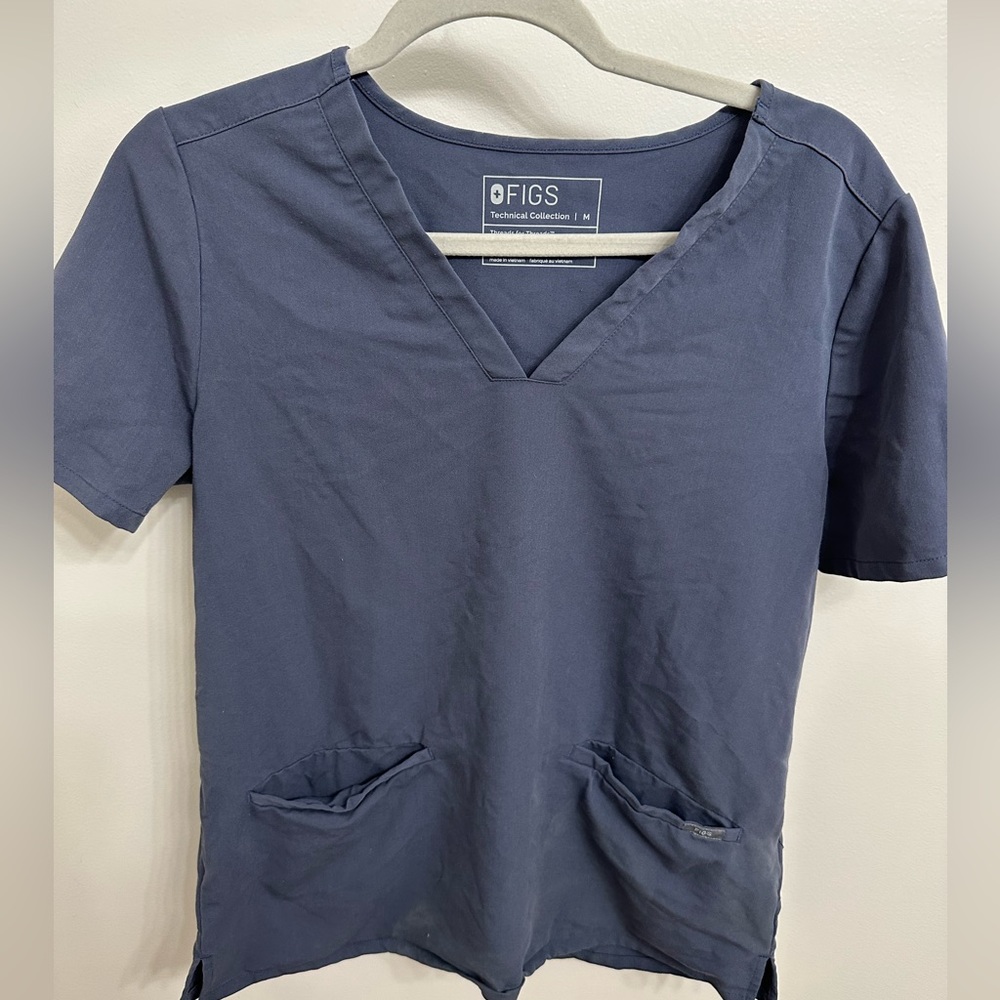 Figs scrub top